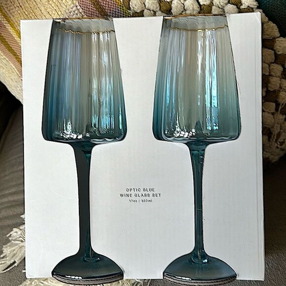 Rachel Zoe Optic Blue Wineglass Set! - Picture 1 of 6